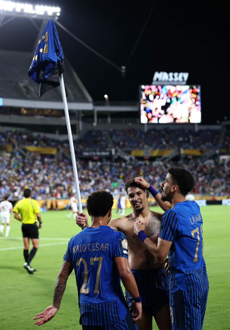 今夜斯图加特备战欧冠,临场应变细节曝光,话题不断,年轻球员得到机会的简单介绍 今夜斯图加特备战欧冠,临场应变细节曝光,话题不断,年轻球员得到机会的简单介绍